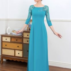 Áo dài cổ thuyền tay lửng với hoạ tiết thủ công